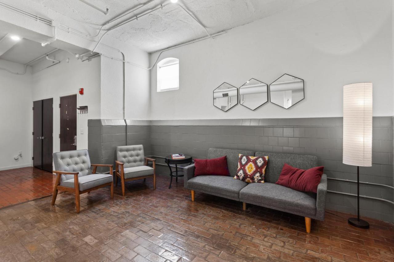 Frontdesk Historic Kcy Flats With Rooftop Deck Kansas City Exterior photo